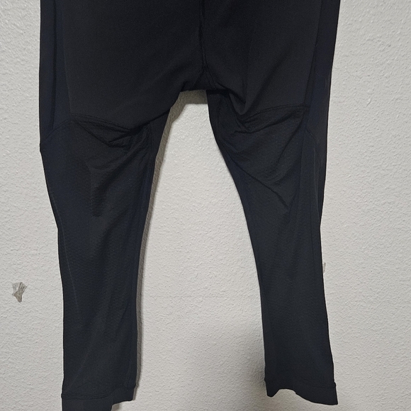 Lululemon cropped leggings see description for sizing - Picture 8 of 15